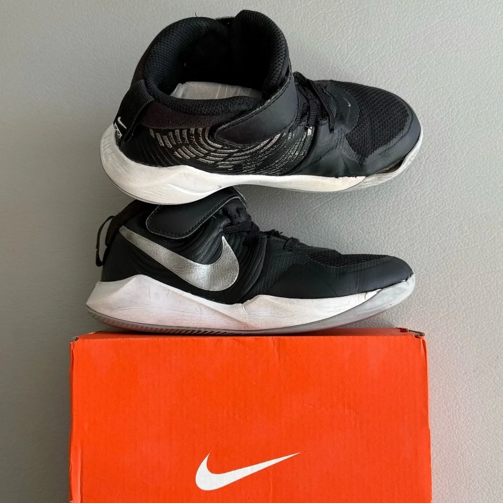 Nike Youth Hustle D9 Basketball Shoes | Velcro No Lacing | Black/Silver/White